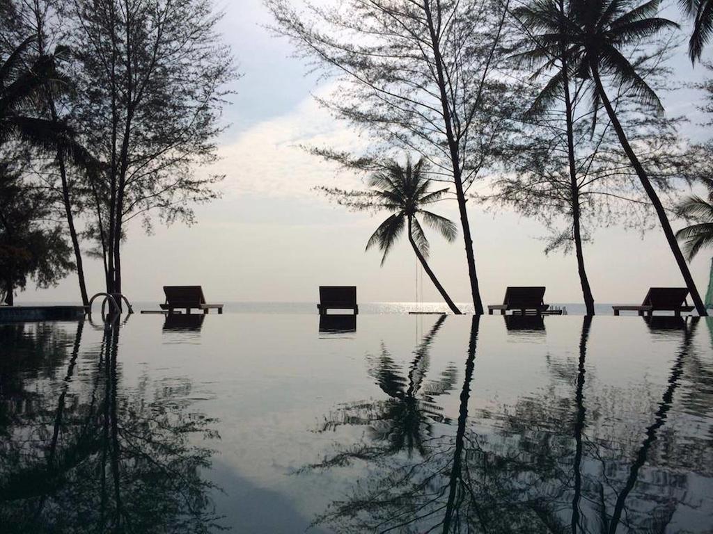 Отель Meet The Sea Khlong Yai Экстерьер фото