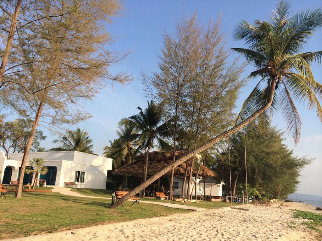 Отель Meet The Sea Khlong Yai Экстерьер фото