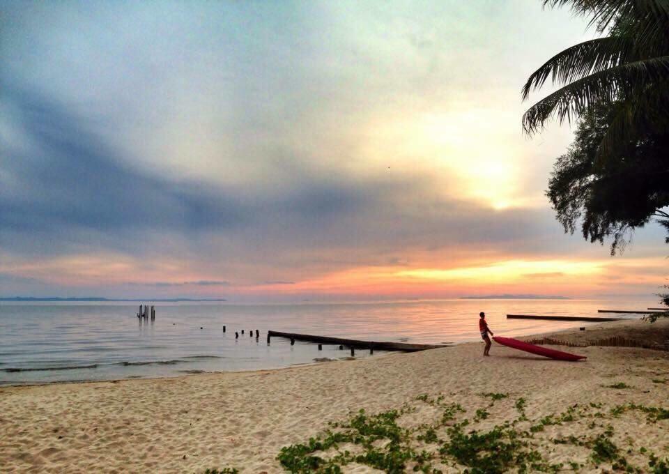 Отель Meet The Sea Khlong Yai Экстерьер фото